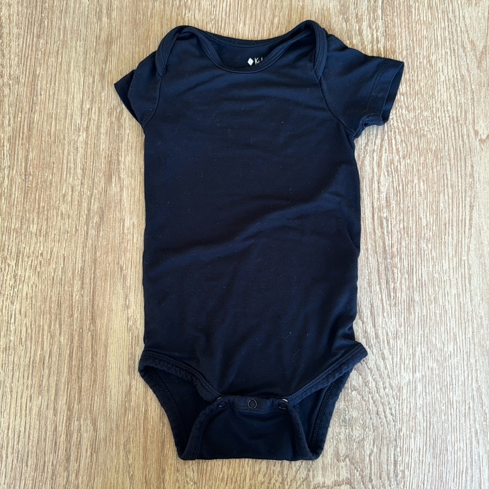 NWOT kyte onesie black 6-12 months